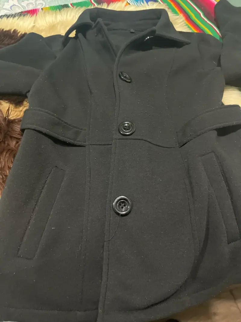 Abrigo negro de invierno