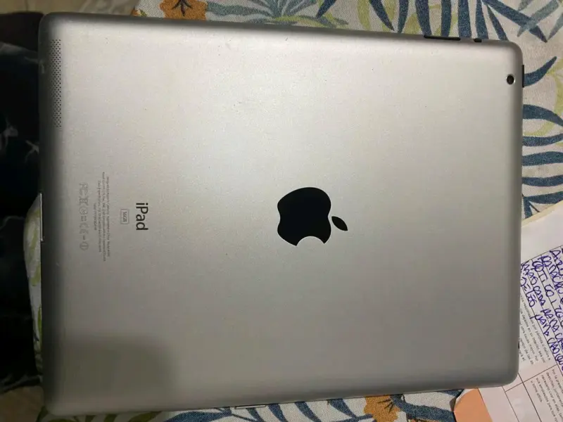 iPad gris en buen estado - 1