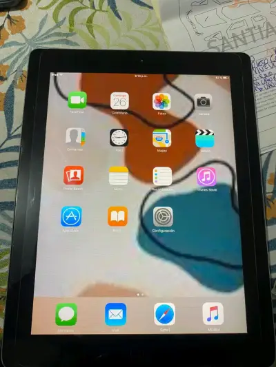 iPad gris en buen estado - miniatura 2