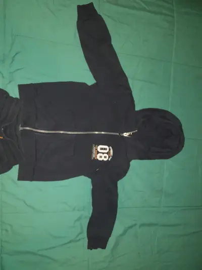 Conjunto deportivo negro para niños - miniatura 2