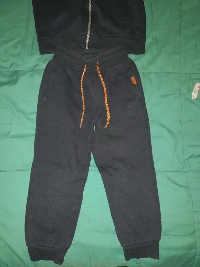 Conjunto deportivo negro para niños - 3
