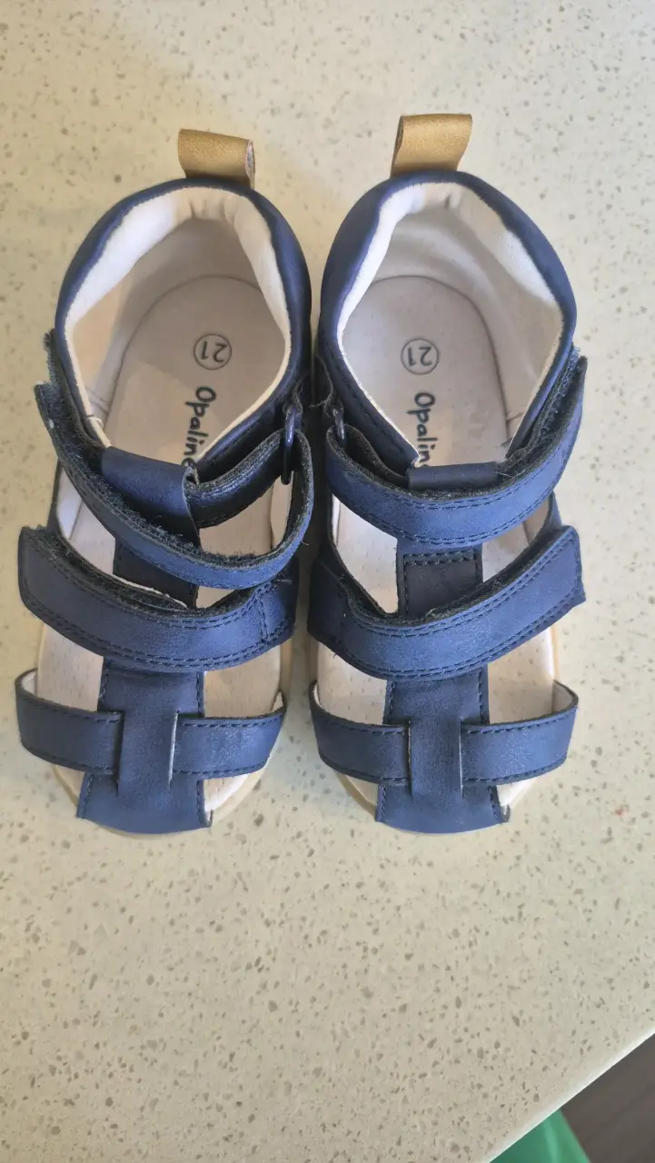 Sandalias azules de niño - 1
