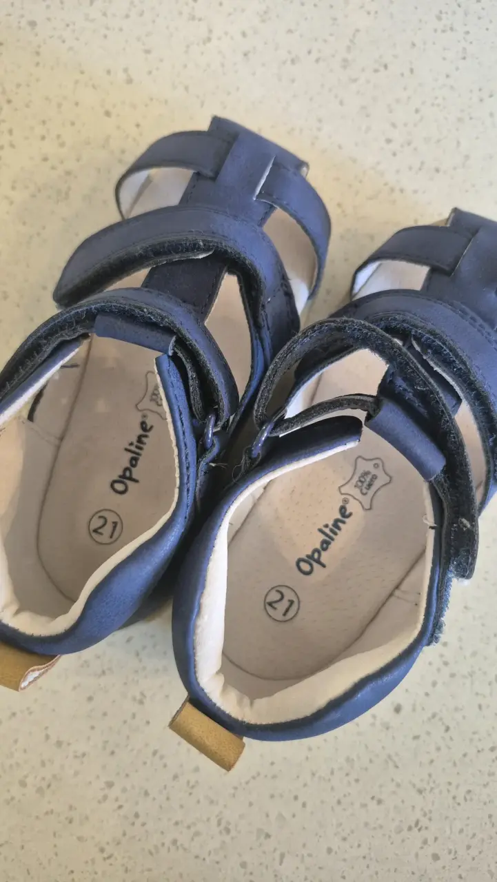Sandalias azules de niño - 2