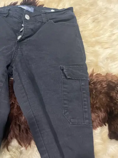 Pantalones cargo negros con cremalleras - miniatura 2
