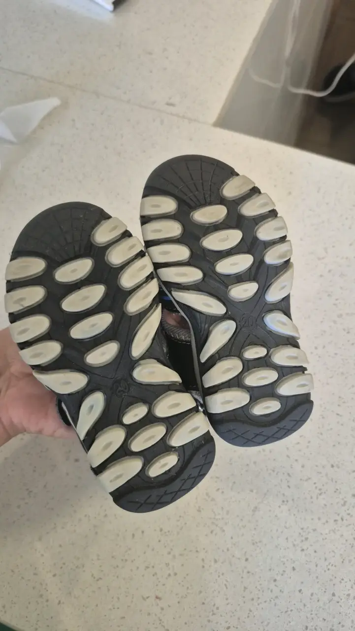 Sandalias infantiles azul y negro - 4