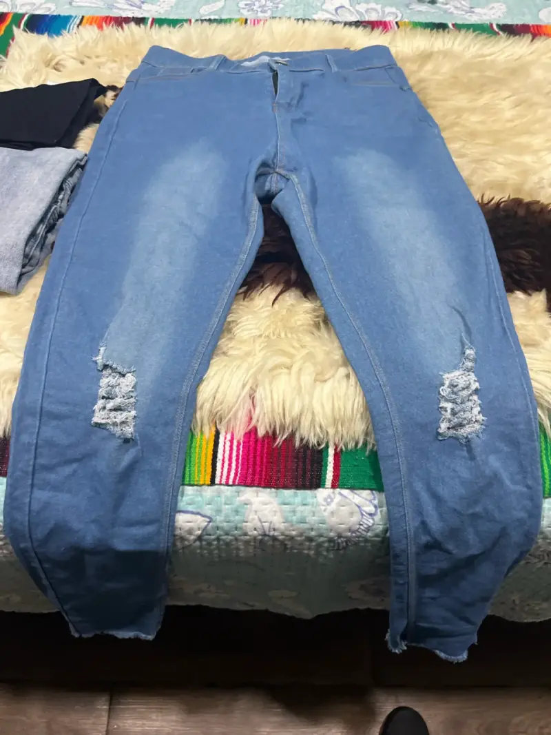 Jeans rasgados azul claro - 2