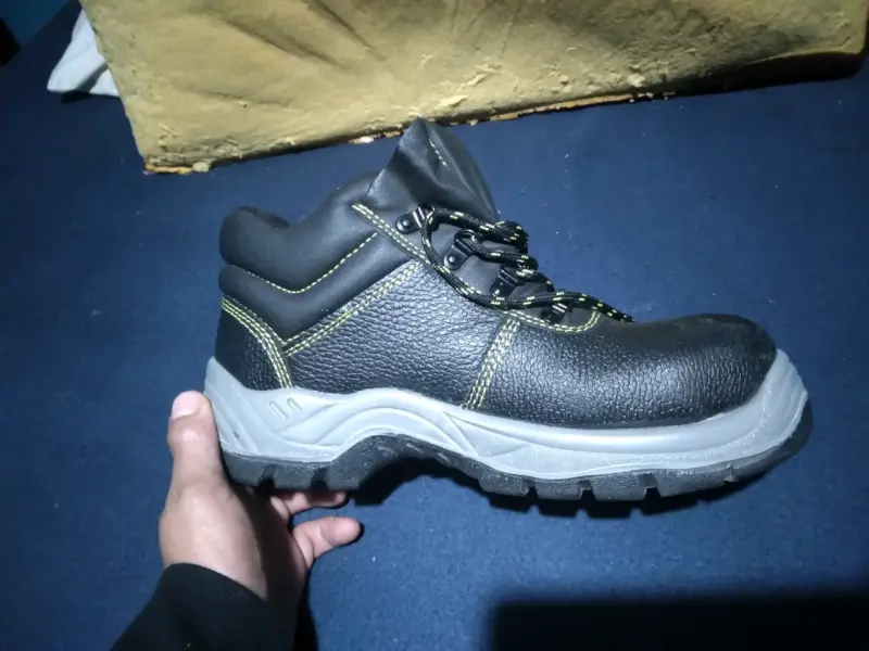 Bota de seguridad negra - 1