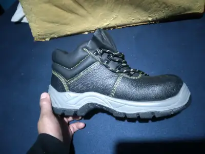 Bota de seguridad negra - miniatura 1
