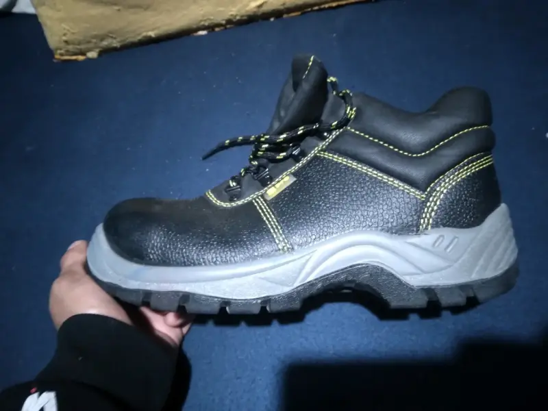Bota de seguridad negra - 2