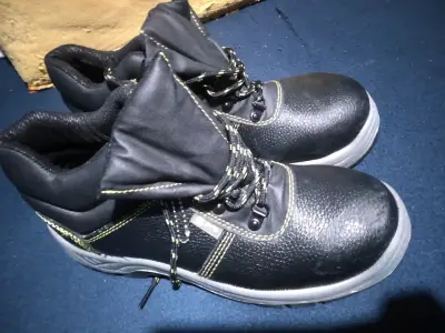 Bota de seguridad negra - miniatura 4