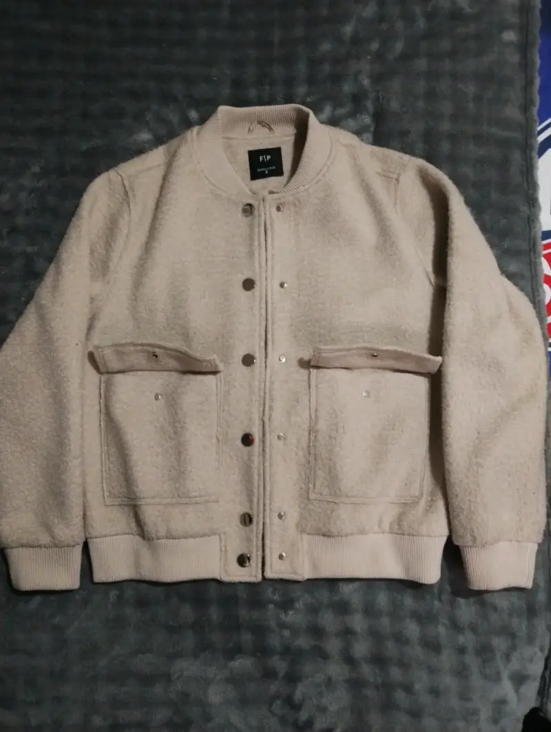Chaqueta bomber beige de mujer - 2
