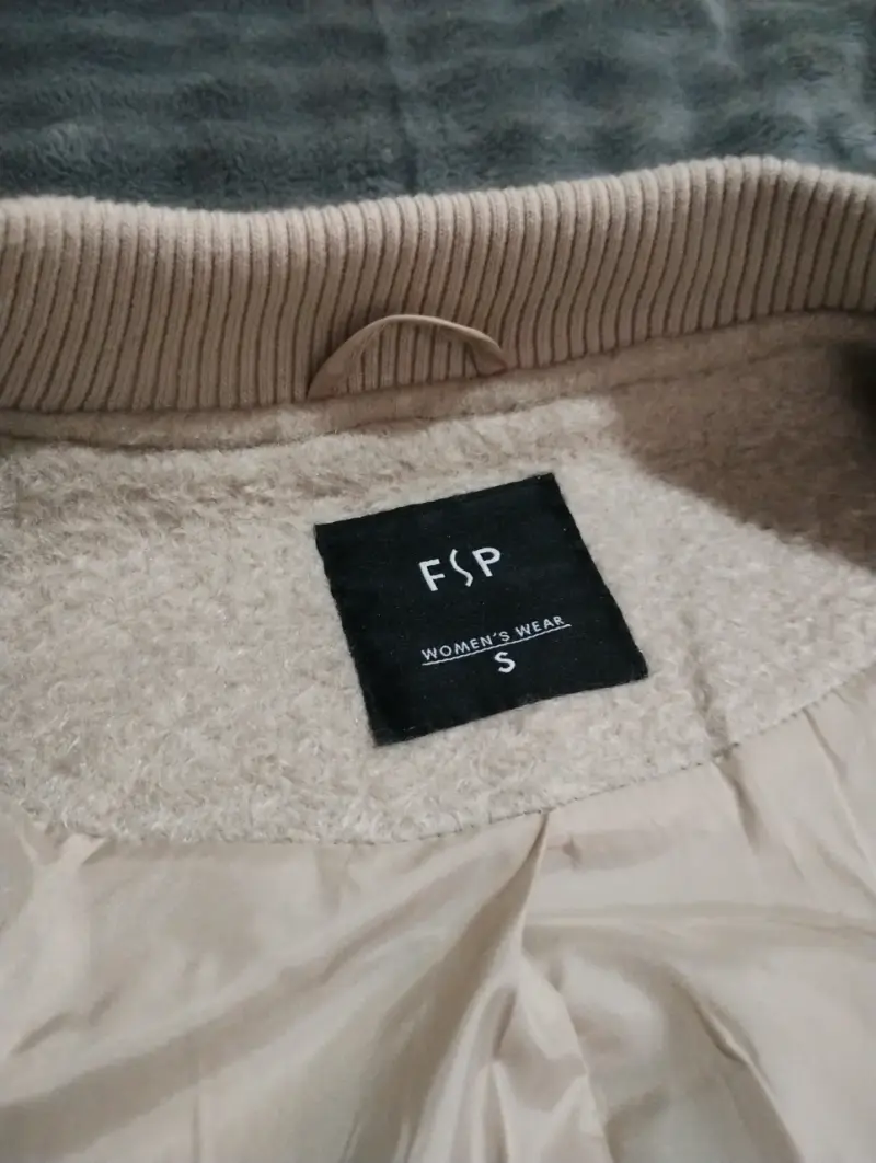 Chaqueta bomber beige de mujer - 4