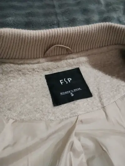 Chaqueta bomber beige de mujer - miniatura 4