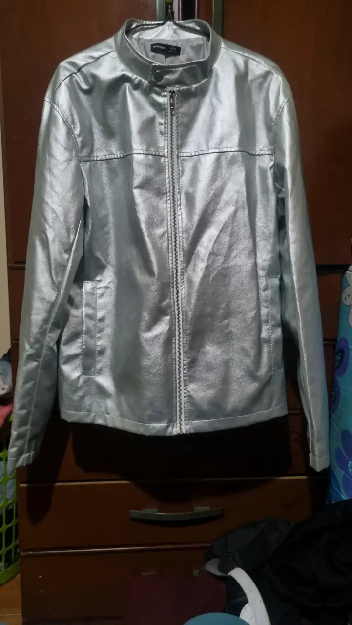 Chaqueta plateada estilo biker - 1
