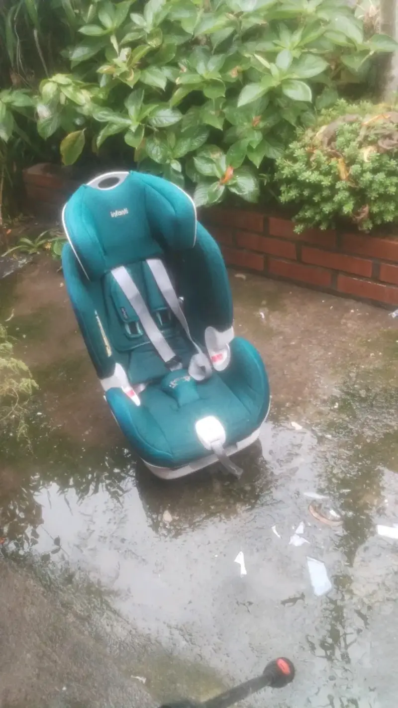 Silla de auto infantil verde - 1