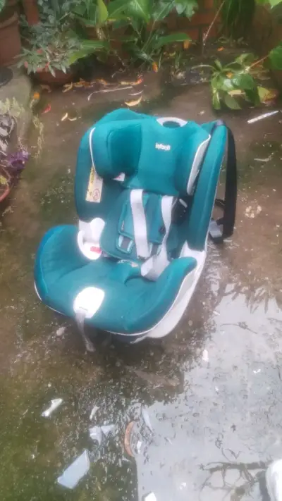 Silla de auto infantil verde - miniatura 3