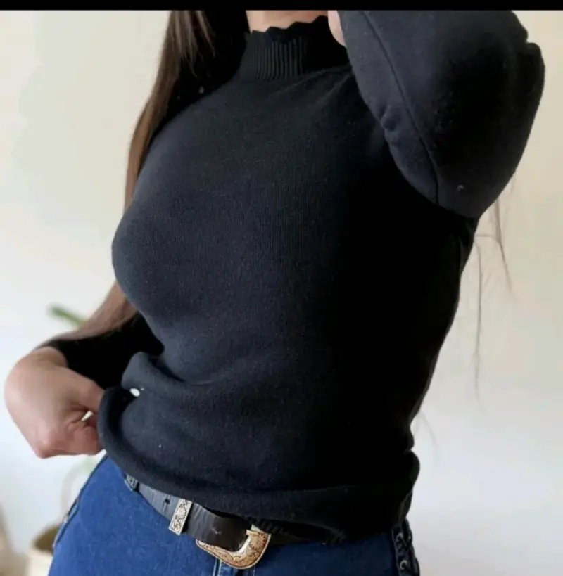 Suéter negro elegante
