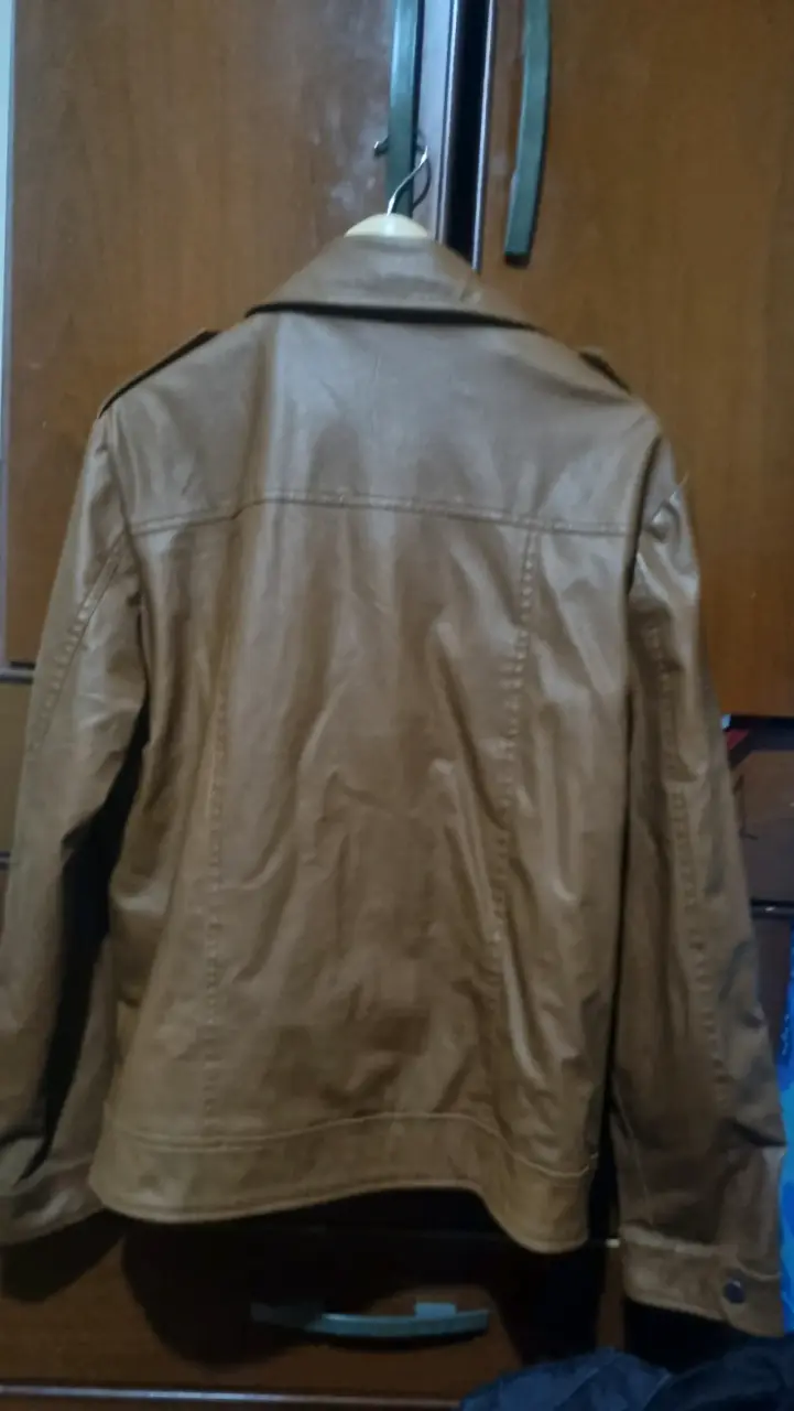 Chaqueta café de cuero sintético - 2