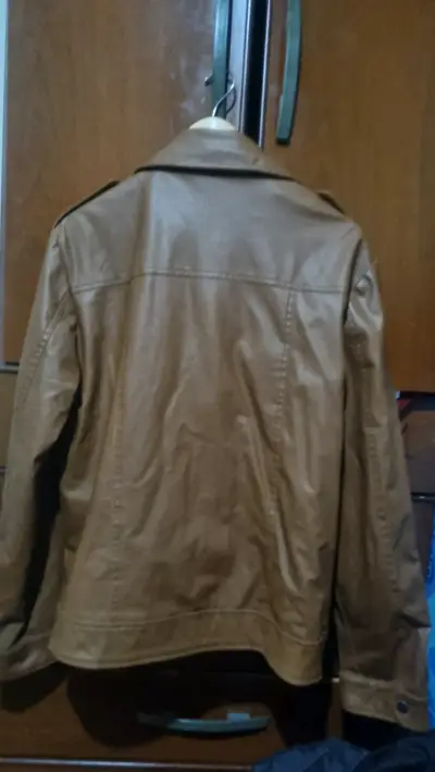 Chaqueta café de cuero sintético - miniatura 2