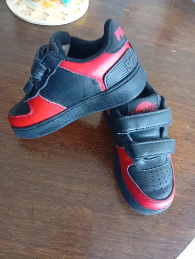 Zapatillas negras y rojas infantiles - miniatura 3