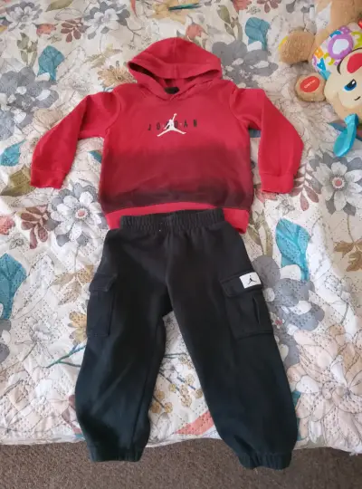 Conjunto polerón y pantalón Jordan - miniatura 1