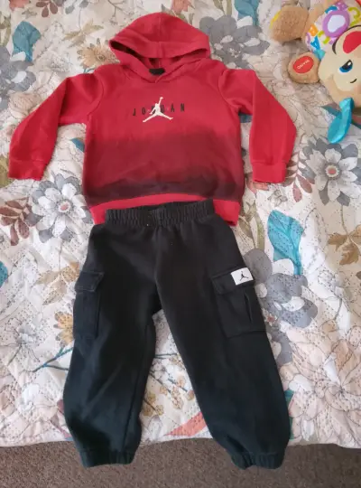 Conjunto polerón y pantalón Jordan - miniatura 2