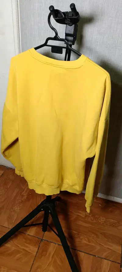 Polerón amarillo con Pikachu - miniatura 4