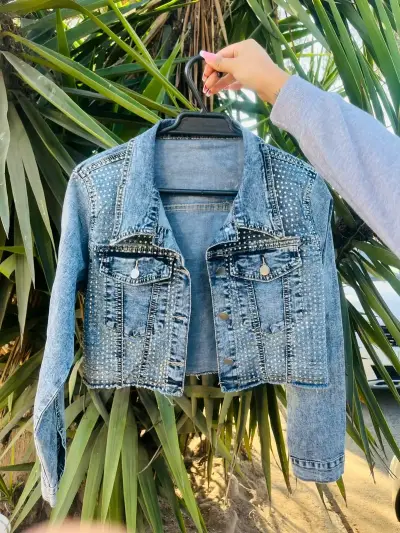 Chaqueta de mezclilla con brillos - miniatura 1
