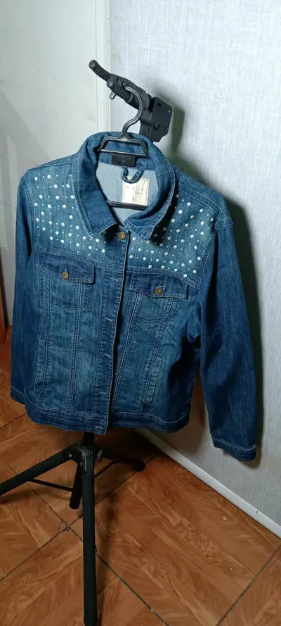 Chaqueta de jean con tachas - miniatura 1