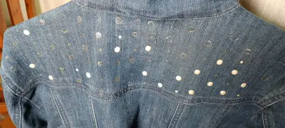 Chaqueta de jean con tachas - miniatura 3