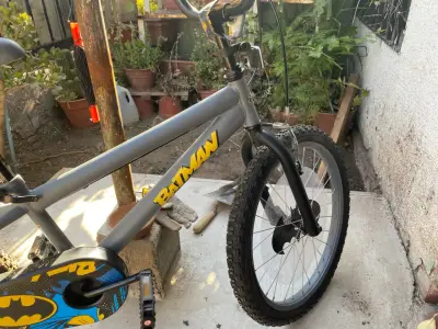 Bicicleta infantil Batman gris - miniatura 3