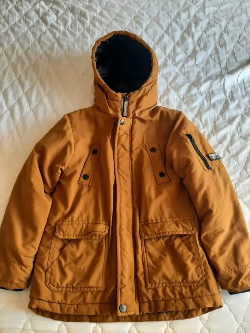 Parka marrón con capucha - 1