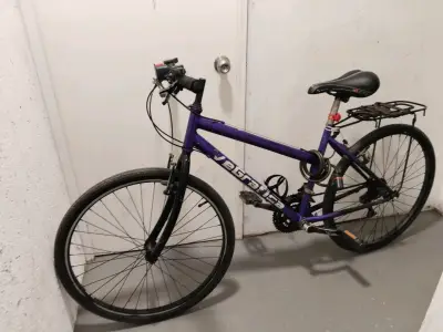 Bicicleta morada urbana - miniatura 4