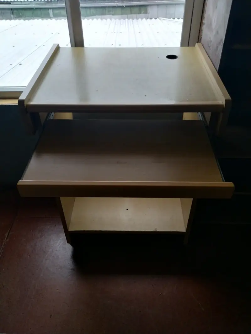 Mesa para computador - 1
