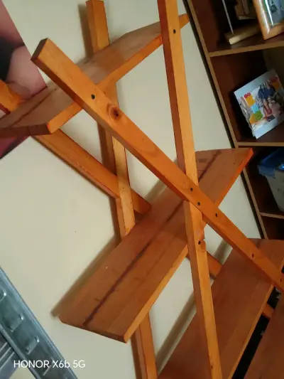 Estantería de madera en X - miniatura 1