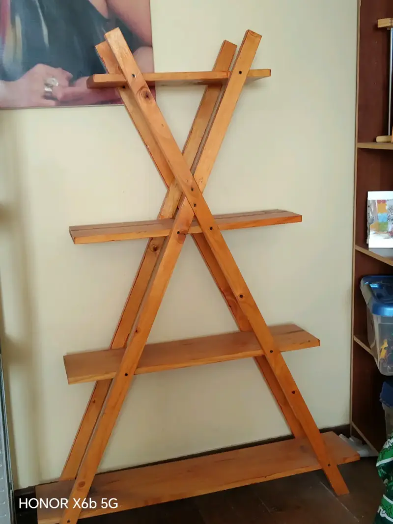 Estantería de madera en X - 4