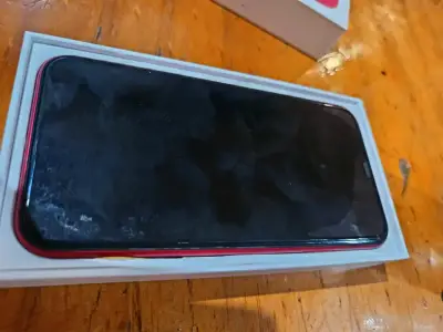 Teléfono iPhone 11 rojo - miniatura 5