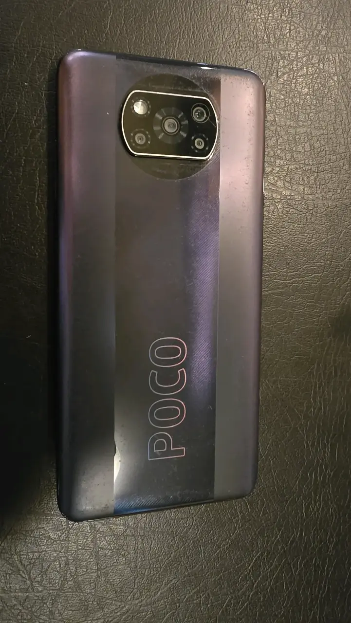 Smartphone con pantalla encendida - 2