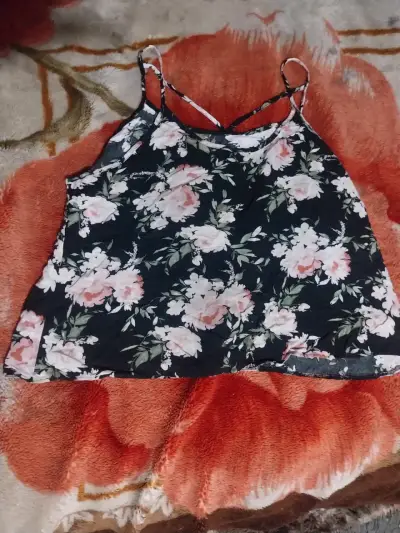 Top floral negro y rosa - miniatura 1