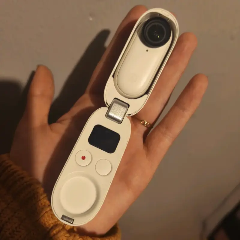 Cámara compacta blanca INSTA360GO2 - 1