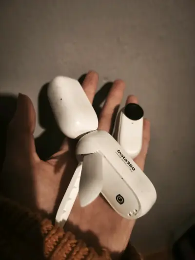 Cámara compacta blanca INSTA360GO2 - miniatura 3