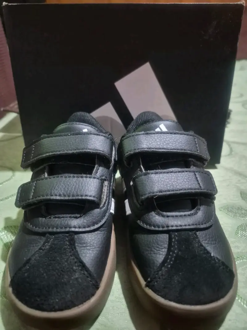 Zapatillas negras con tiras - 2