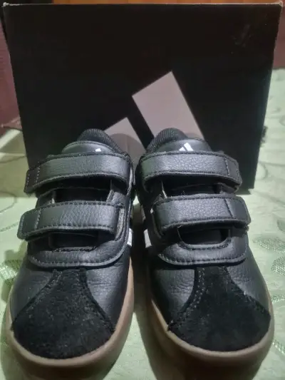 Zapatillas negras con tiras - miniatura 2