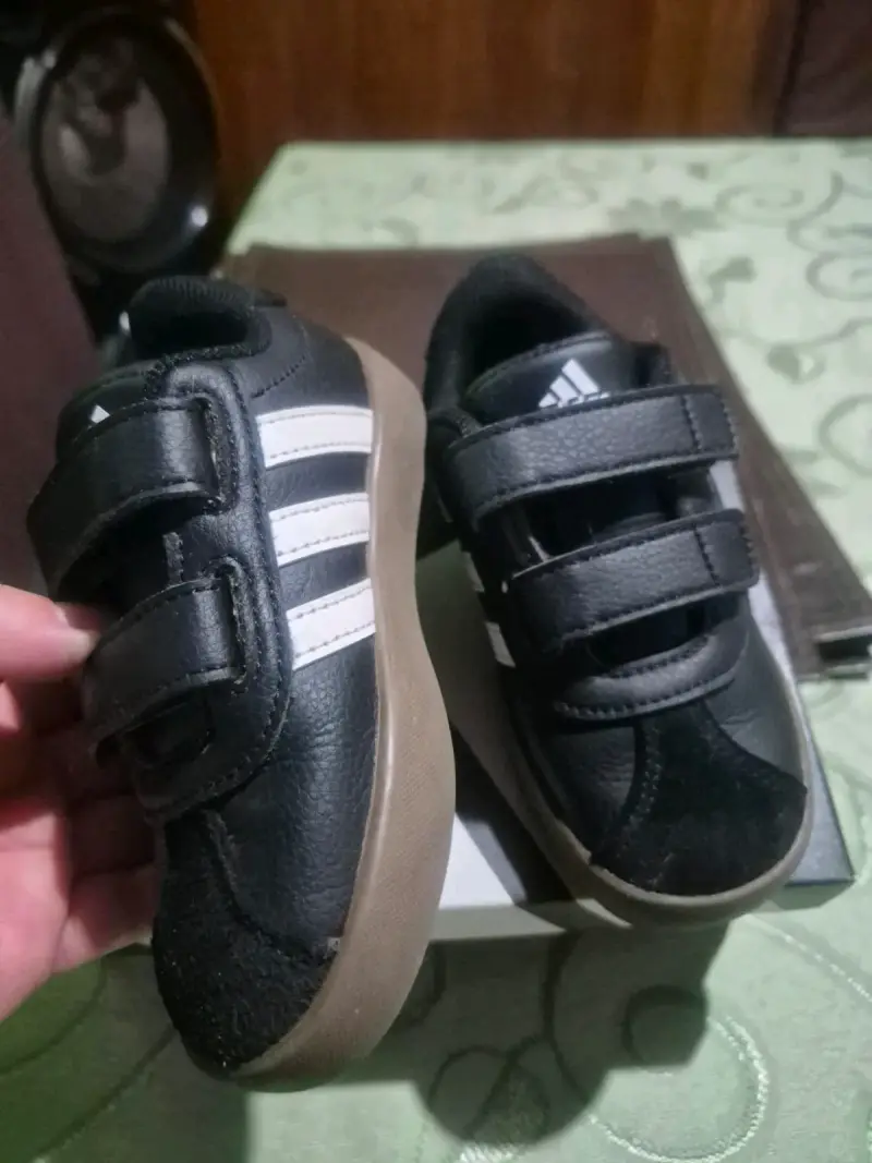 Zapatillas negras con tiras - 3