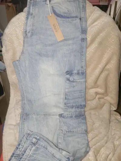 Jeans cargo de mezclilla azul claro - miniatura 1