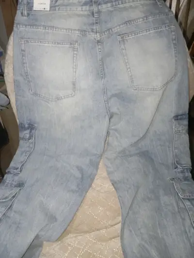 Jeans cargo de mezclilla azul claro - miniatura 2