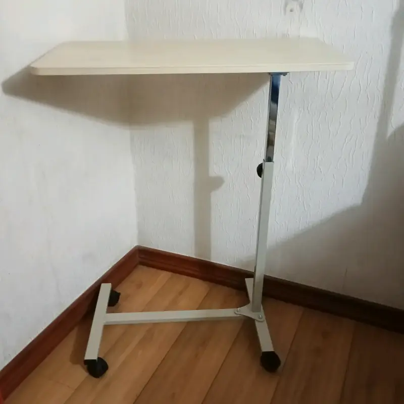 Mesa auxiliar ajustable blanca