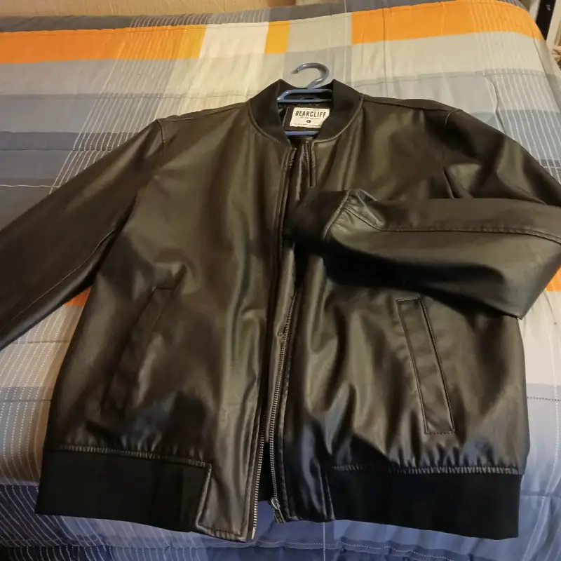 Chaqueta de cuero negra