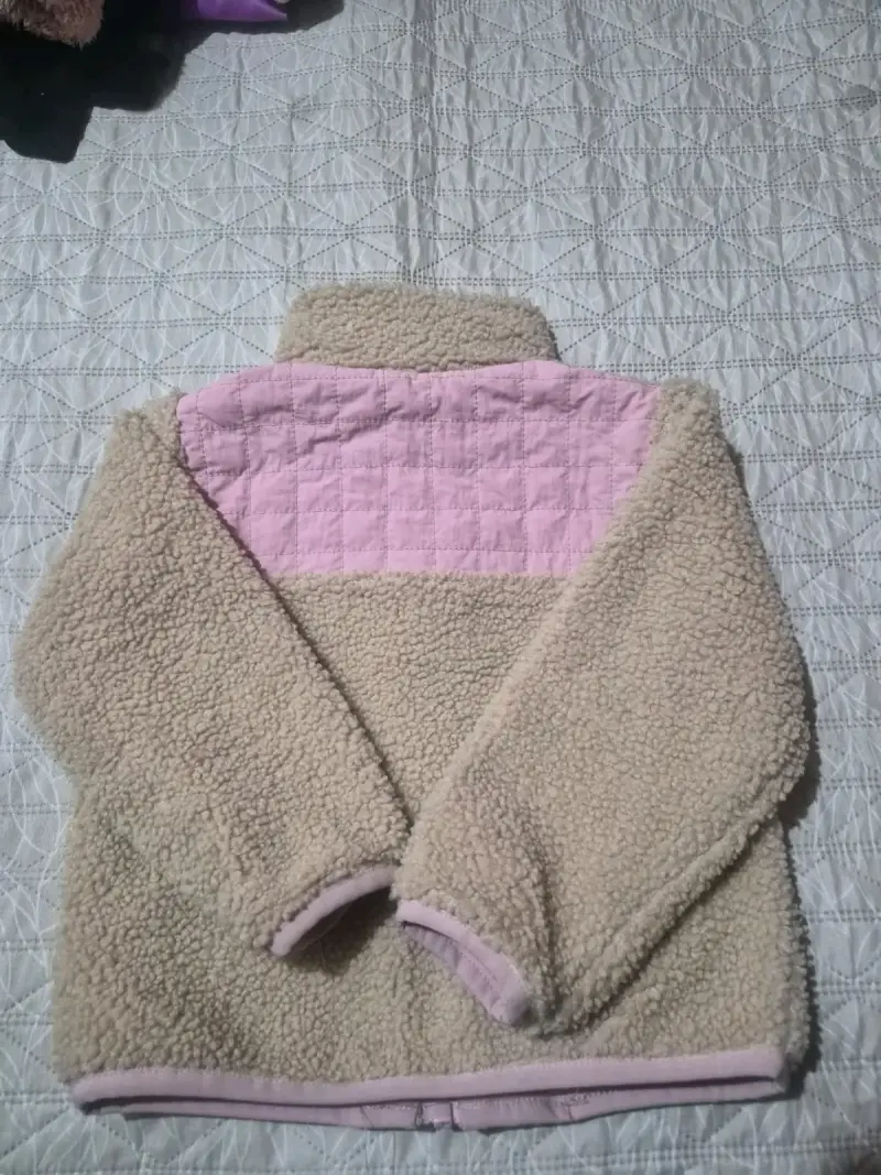 Chaqueta polar beige y rosada - 1