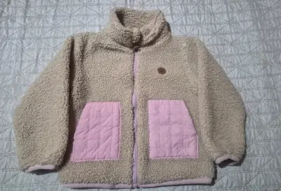 Chaqueta polar beige y rosada - miniatura 2